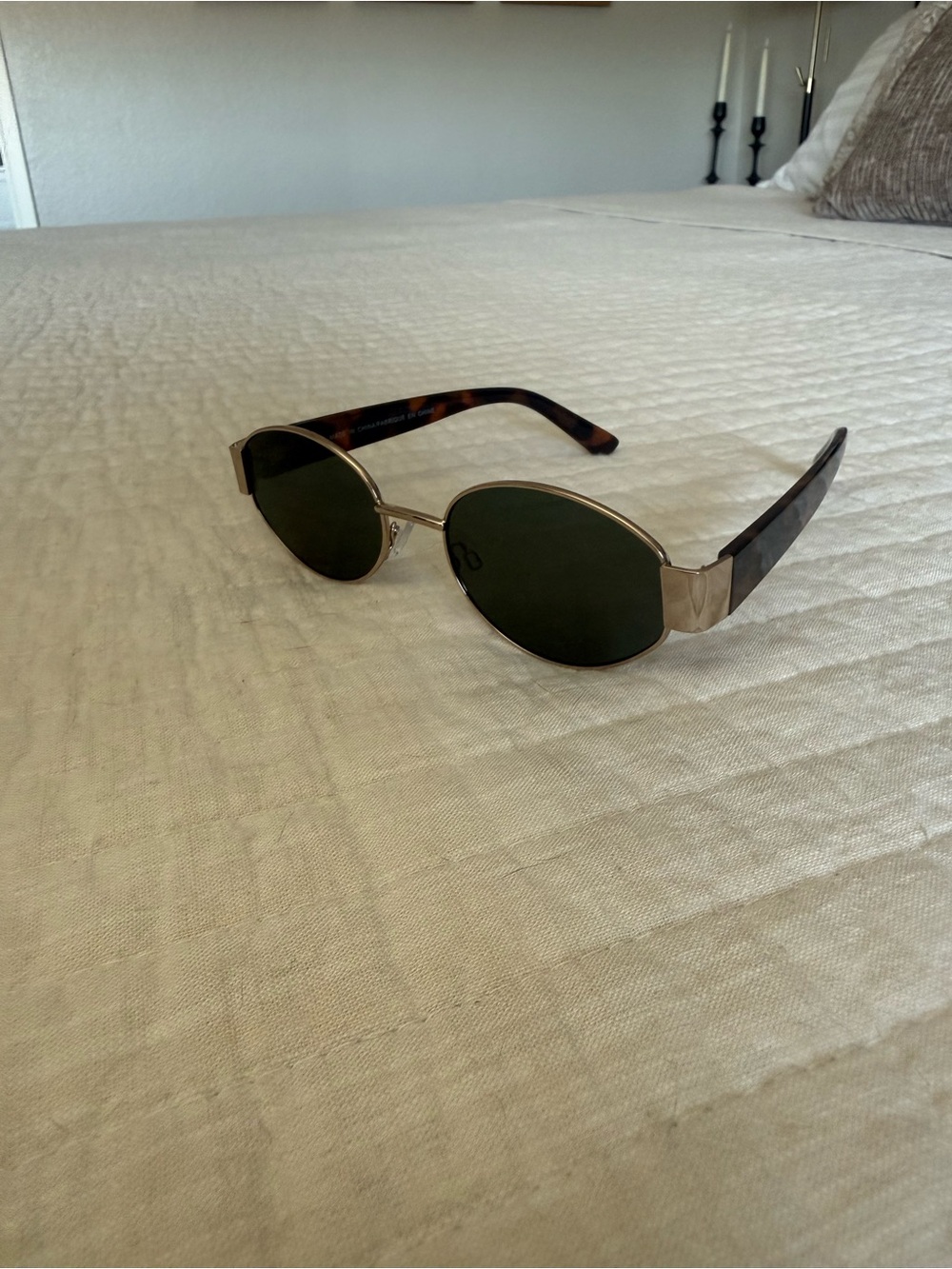 Women’s Oval Sunglasses in Gold with Tortoise Shell Arms